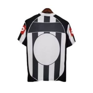 Alternative view of Maillot Rétro Juventus Domicile 2002/2003